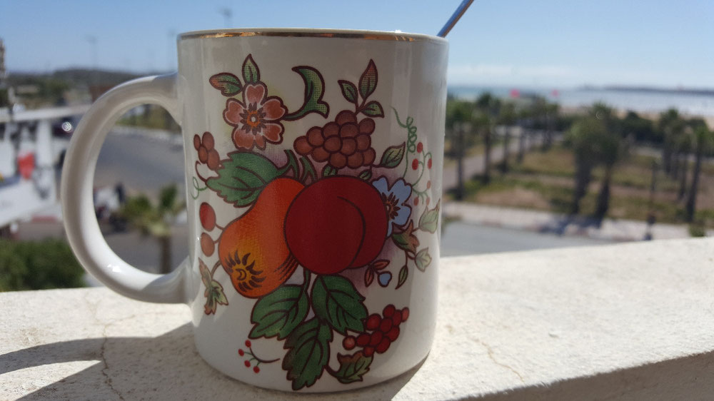 Ein letzter Kaffee noch auf unserem schönen Balkon in Essaouira und dann ziehen wir nun weiter nach Casablanca. Wir sind etwas wehmütig. Die Aussicht, das Kiten, der Strand....jetzt heißt es Koffer packen & auf in neue Abenteuer♥️🌞👨‍👩‍👧