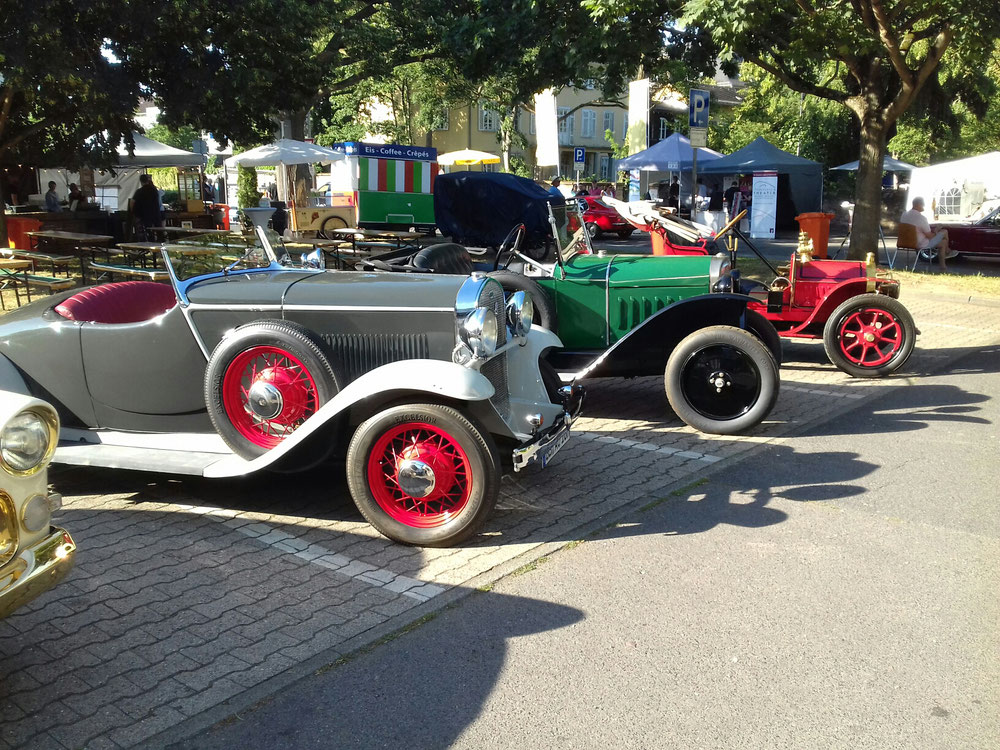 Opel Moonligt Roadster in Reihe und Glied 