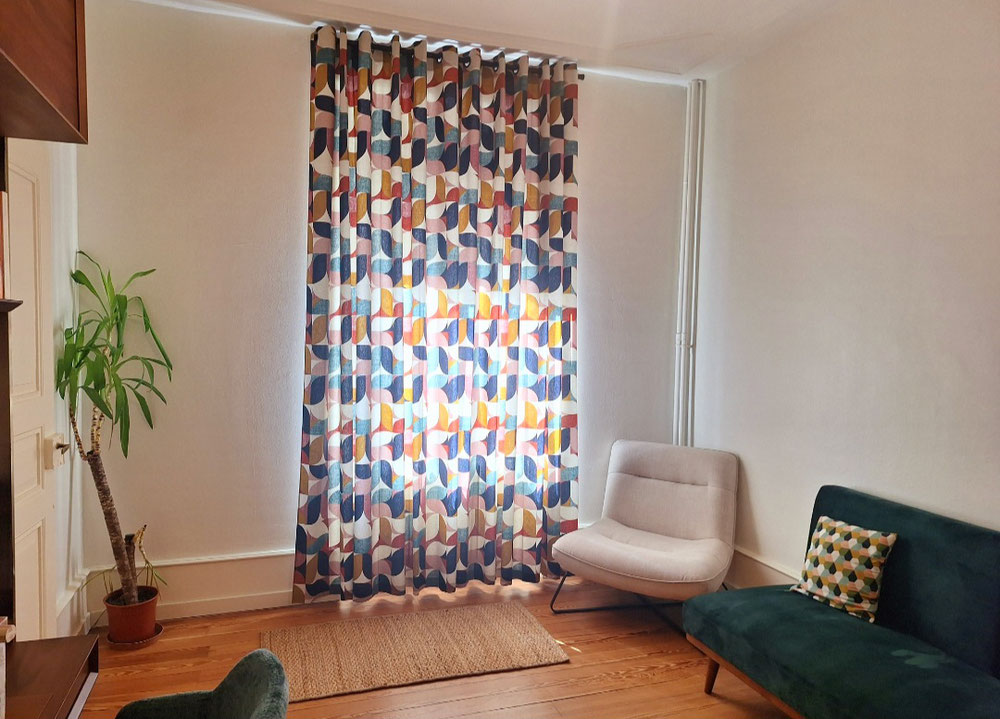 Rideaux à œillets. 