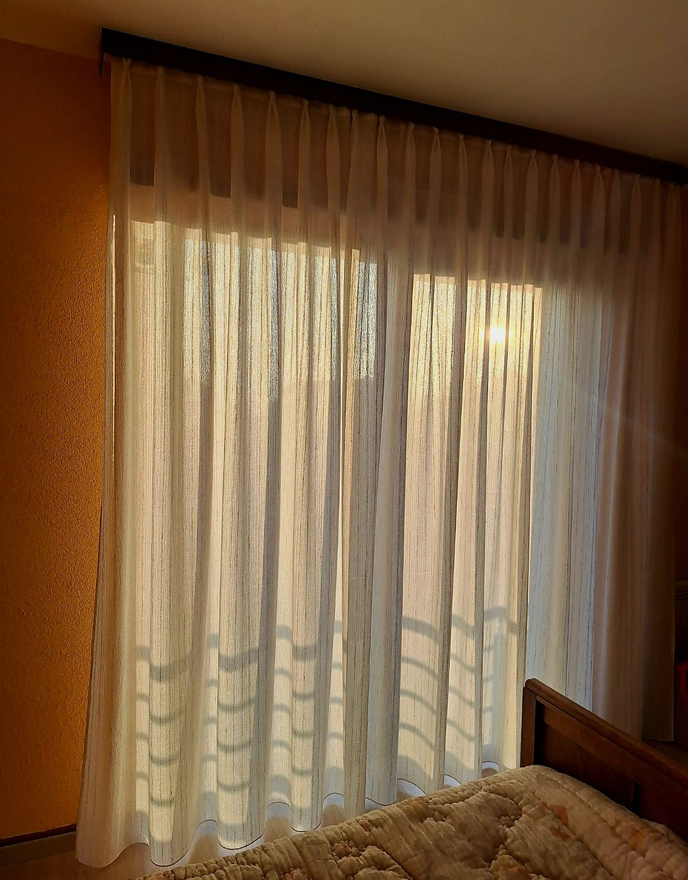 Voilage sur mesure. 