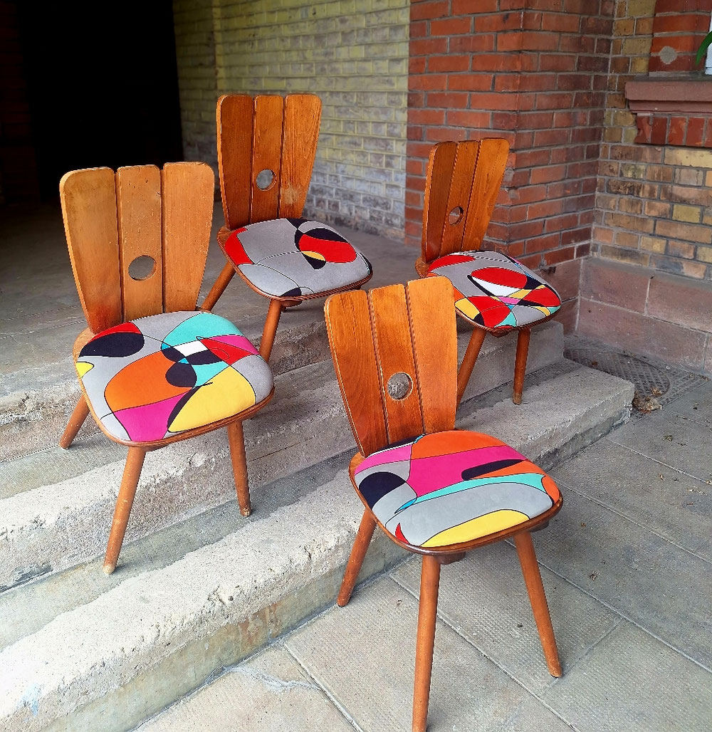 Transformation de chaises, réalisées par une élève. 