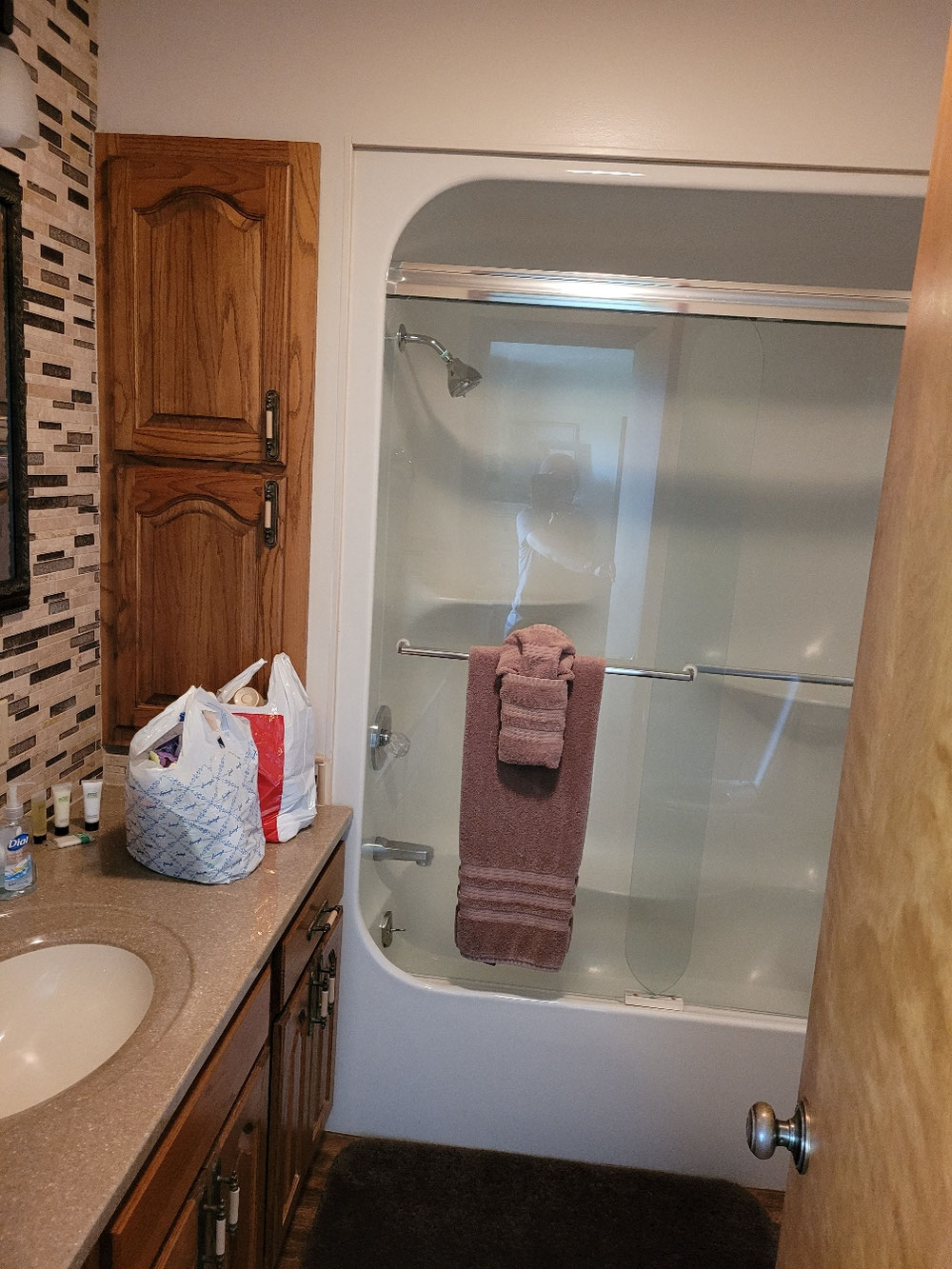 ...und zugehörigem Badezimmer
