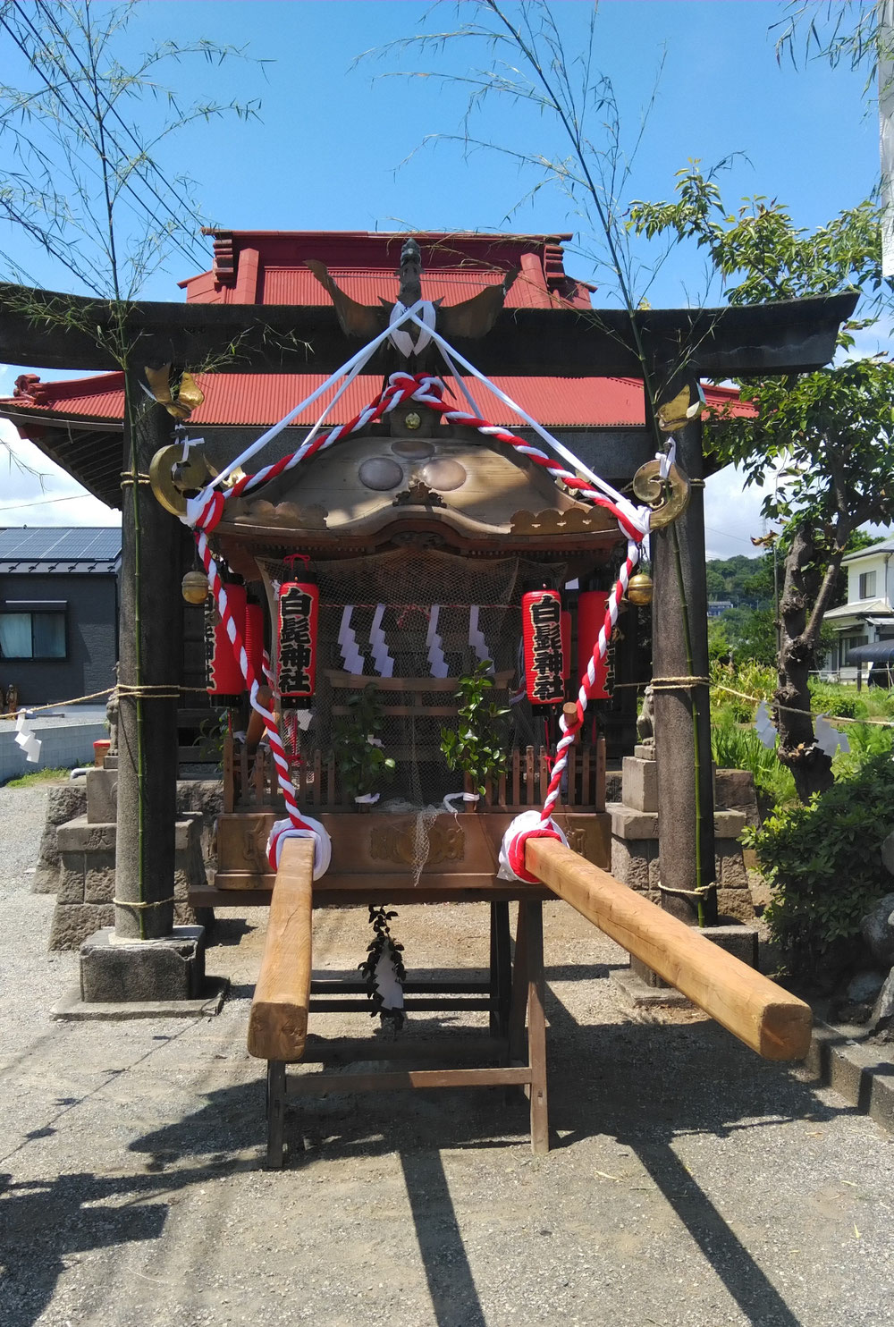 地元の御神輿です。