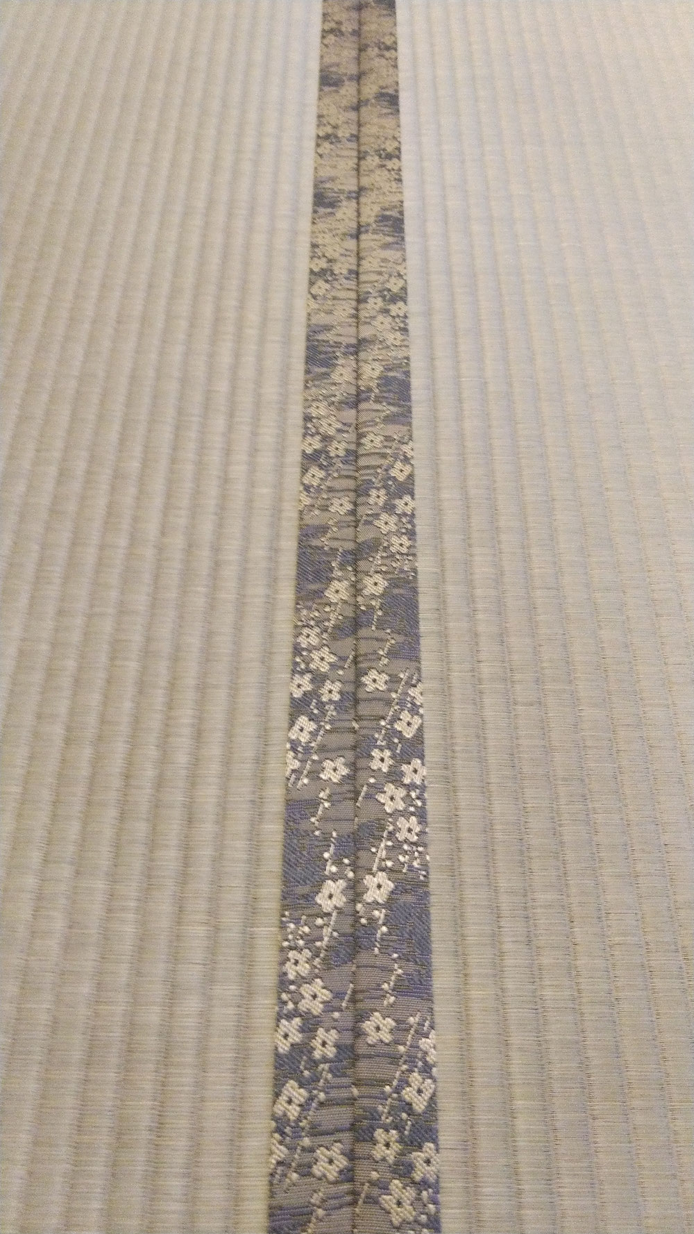 畳縁は、HANA香織 Ⅰ No700を使用しました。