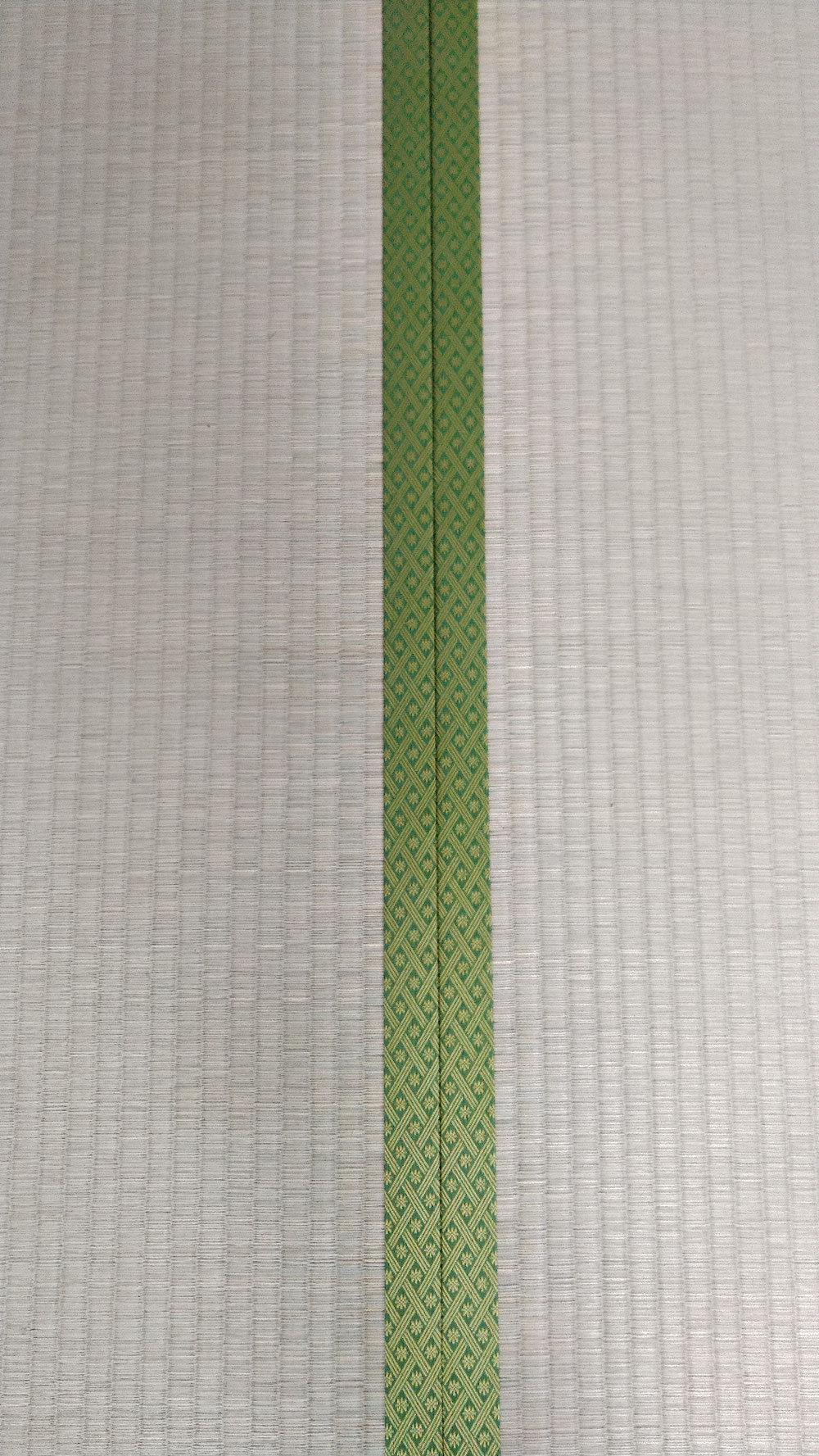 畳縁は、網代のうぐいす色を使用しました。
