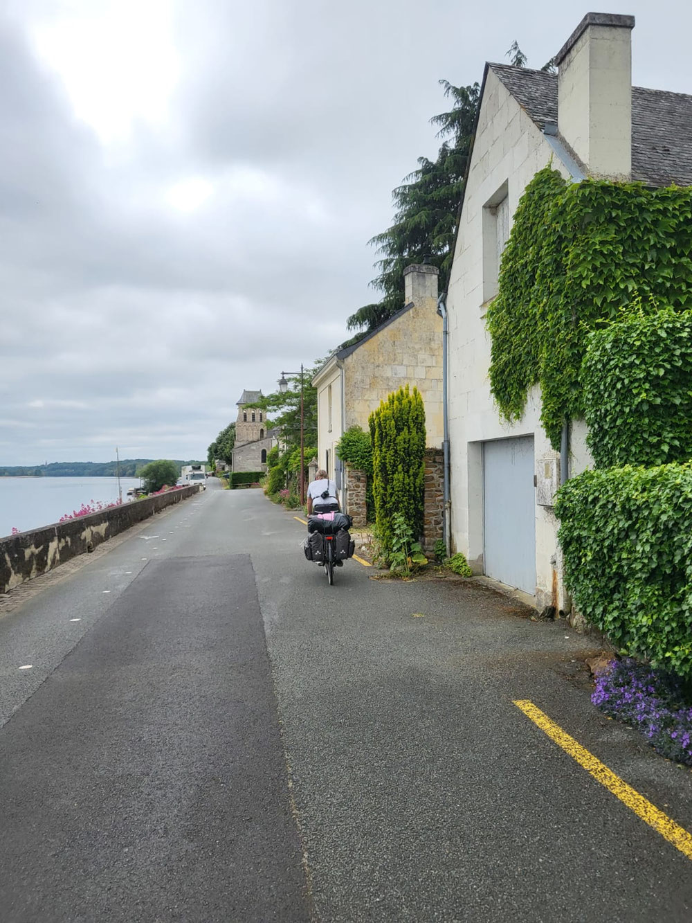 Herrliche Wege am Ufer der Loire