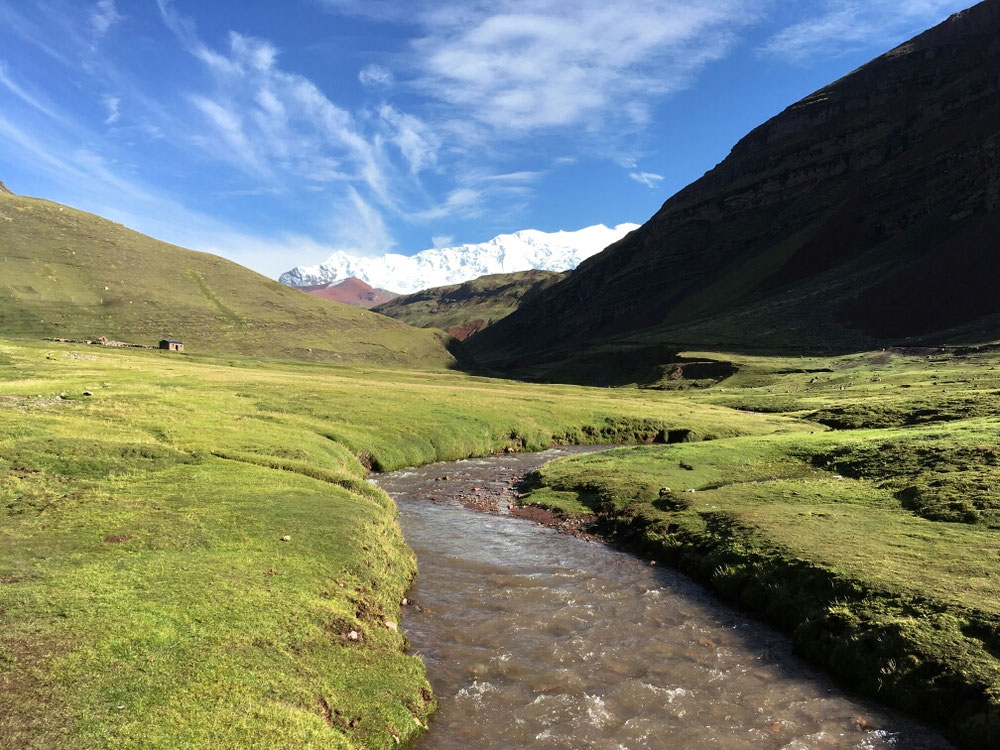 Beginn der Wanderung zum Rainbow Mountain