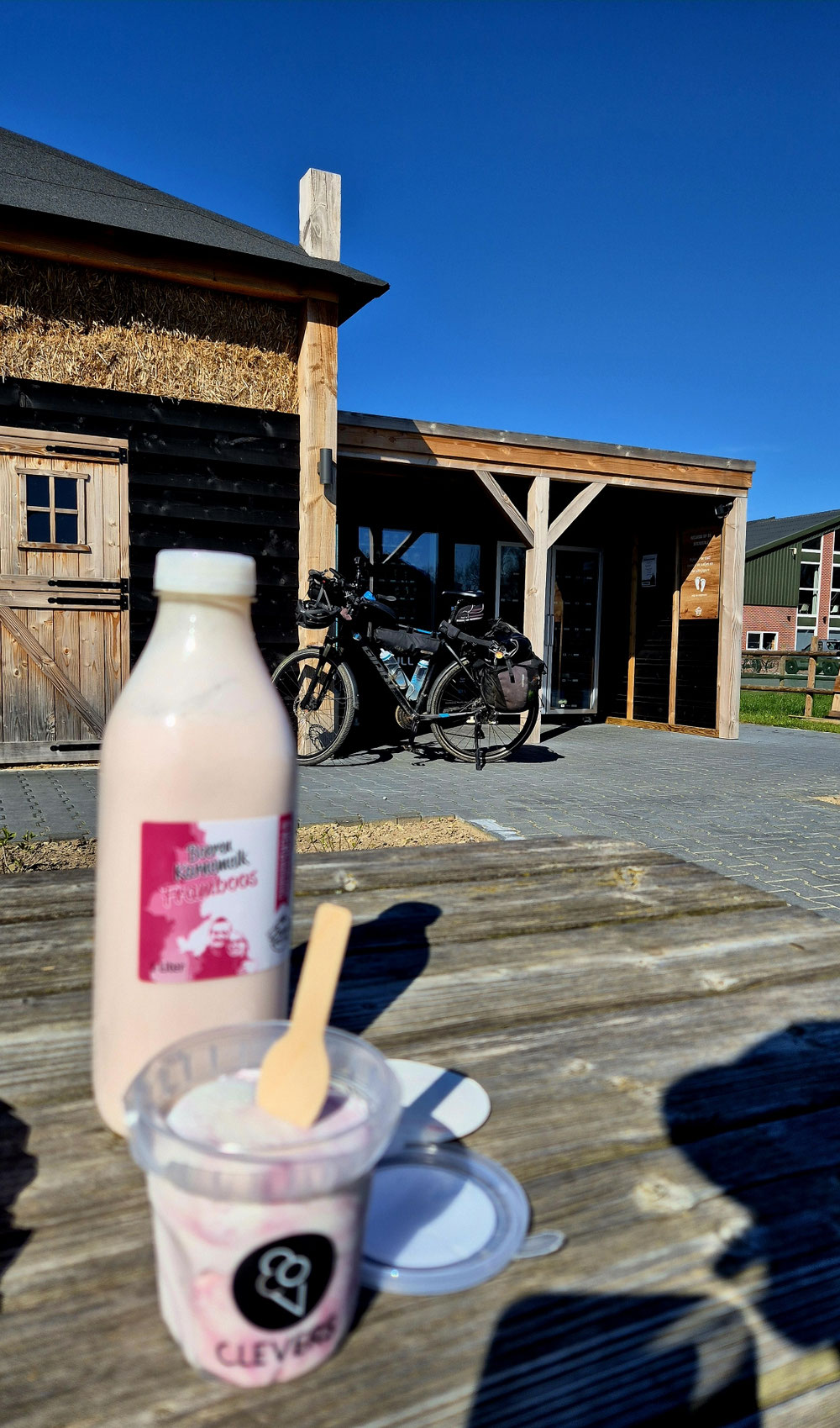 Milch-Mahlzeit beim Bauer