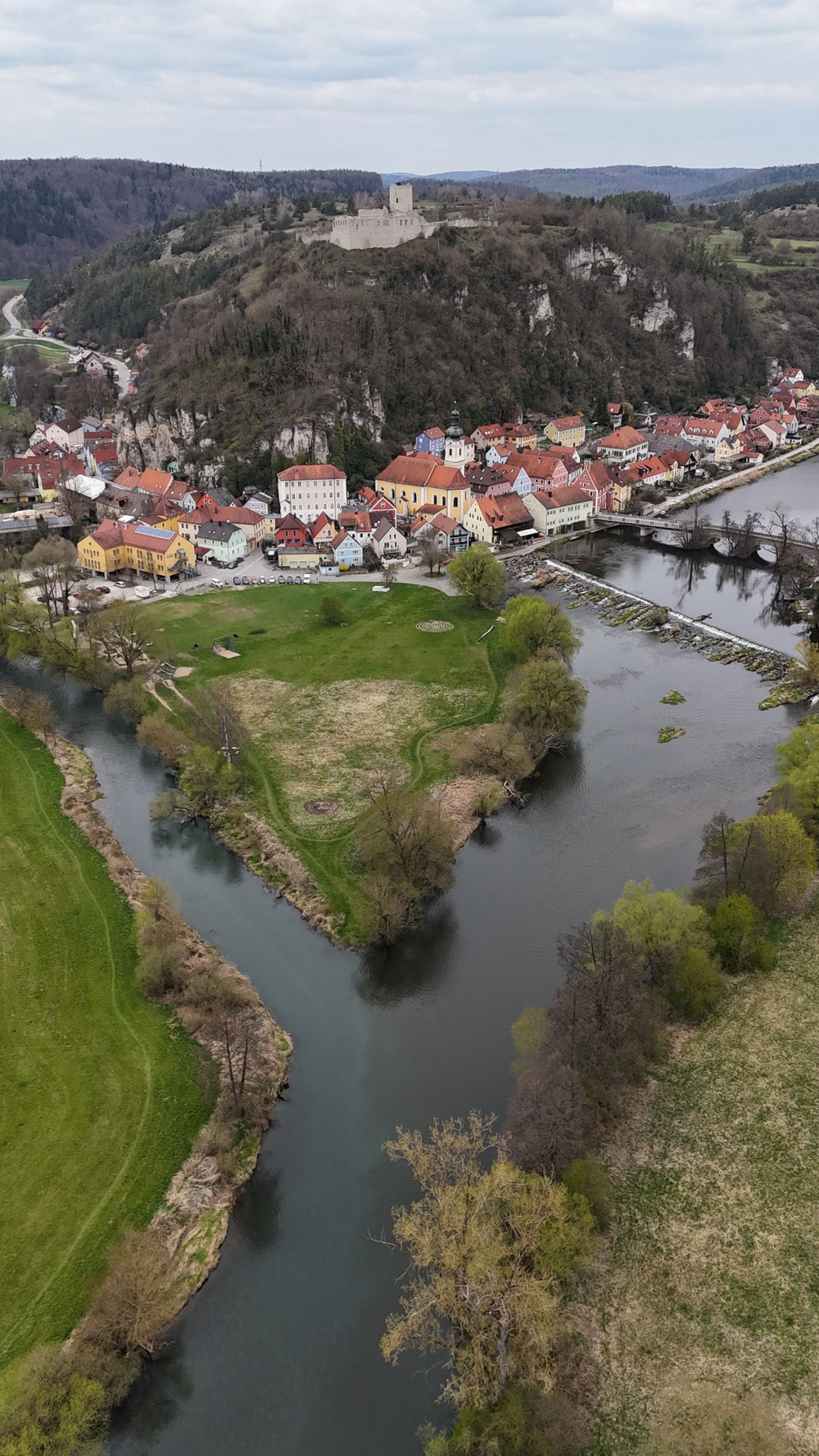Vils mündet in die Naab