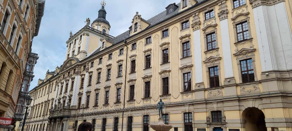 Universität