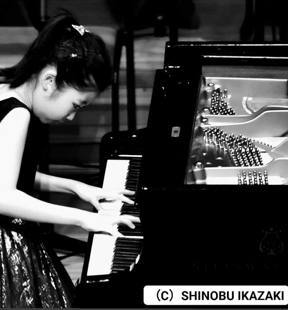塩塚比七 11歳" IX International Piano Competition Smederevo 2022 " 年齢別部門Ⅱ(13歳以下)全てのJuryより100点満点の評価、絶対賞を受賞。 また 全カテゴリー(年齢制限無し、全てのカテゴリー)においてのグランプリ *Nevena Popović*を受賞。