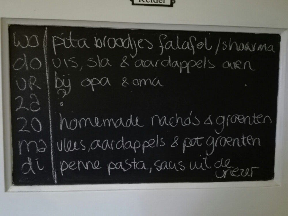 Ons weekmenu staat altijd op de kelderdeur!