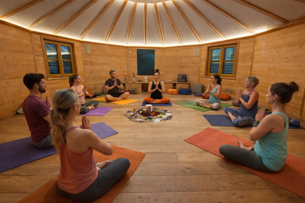 Yoga in der Lebensschule Moser Jurte Pinsdorf