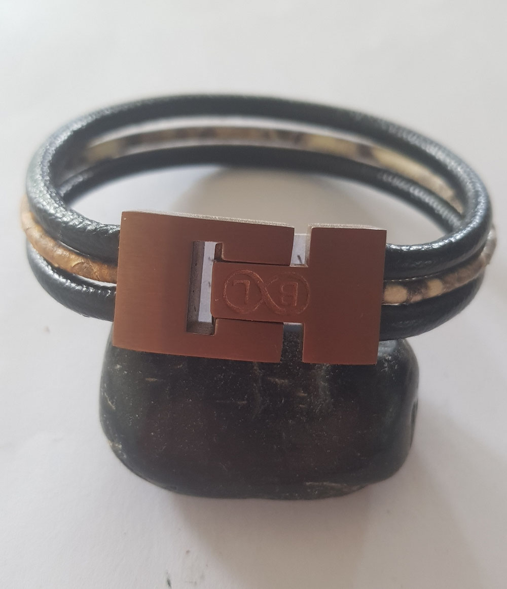 B&L zwart wit slangen leren armband met edel stalen sluiting 21x1.5 mm