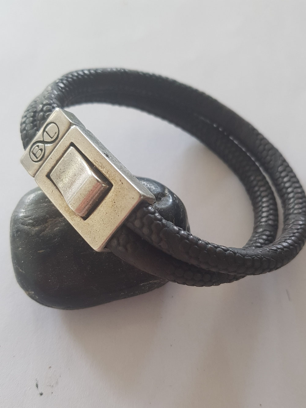 B&L zwarte leren armband met edel stalen sluiting 22x1.5 mm