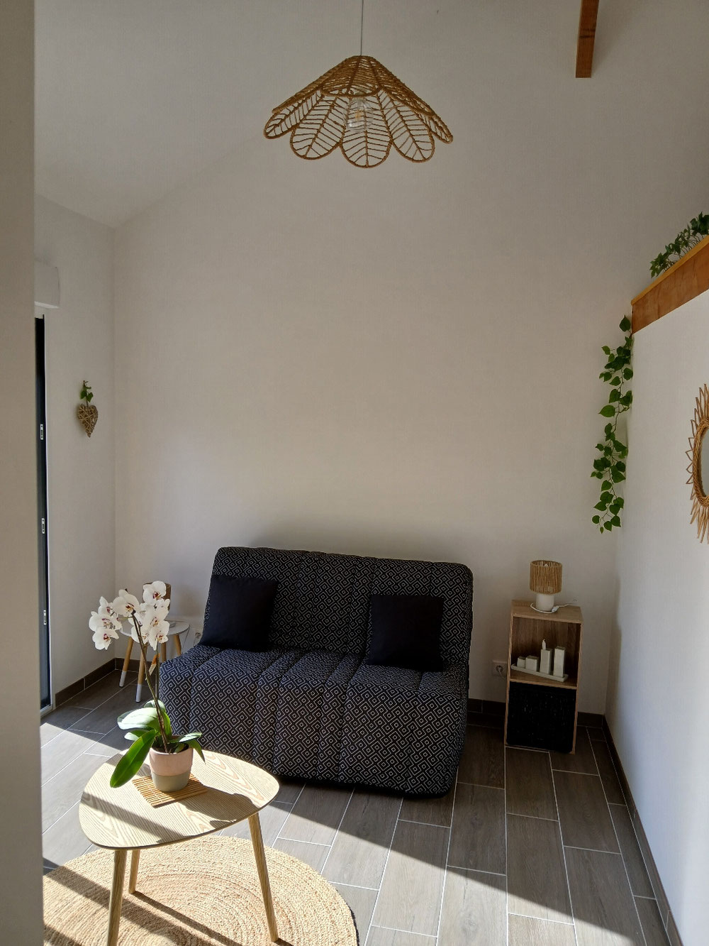 Salon, vue sur le jardin 