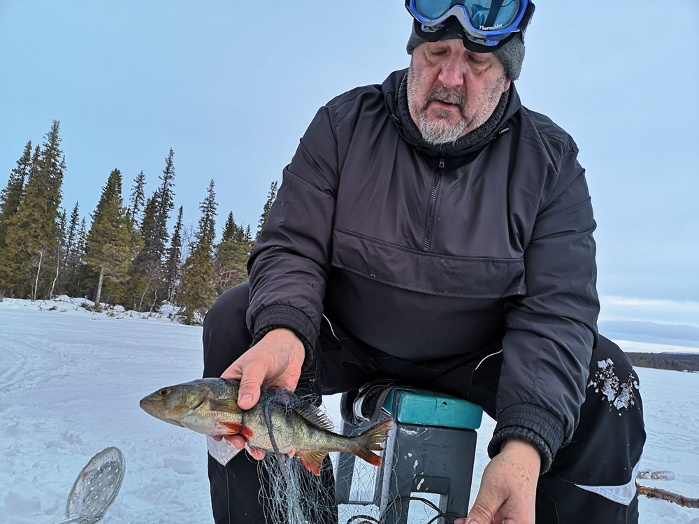 Winterurlaub in Schweden Lappland - Eisangeln, Eisfischen