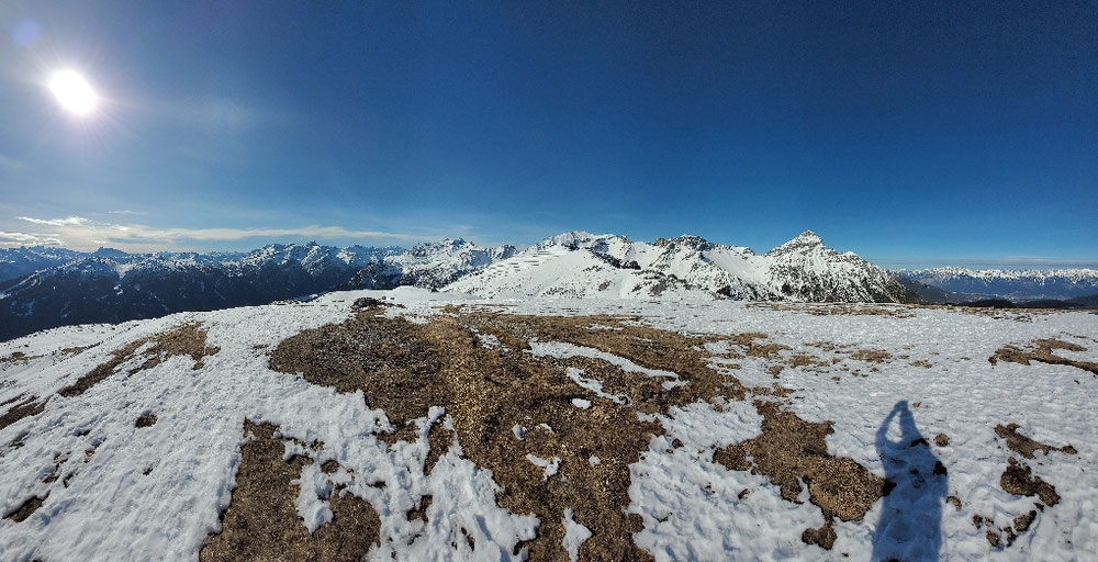Gipfelpanorama West mit der Serles