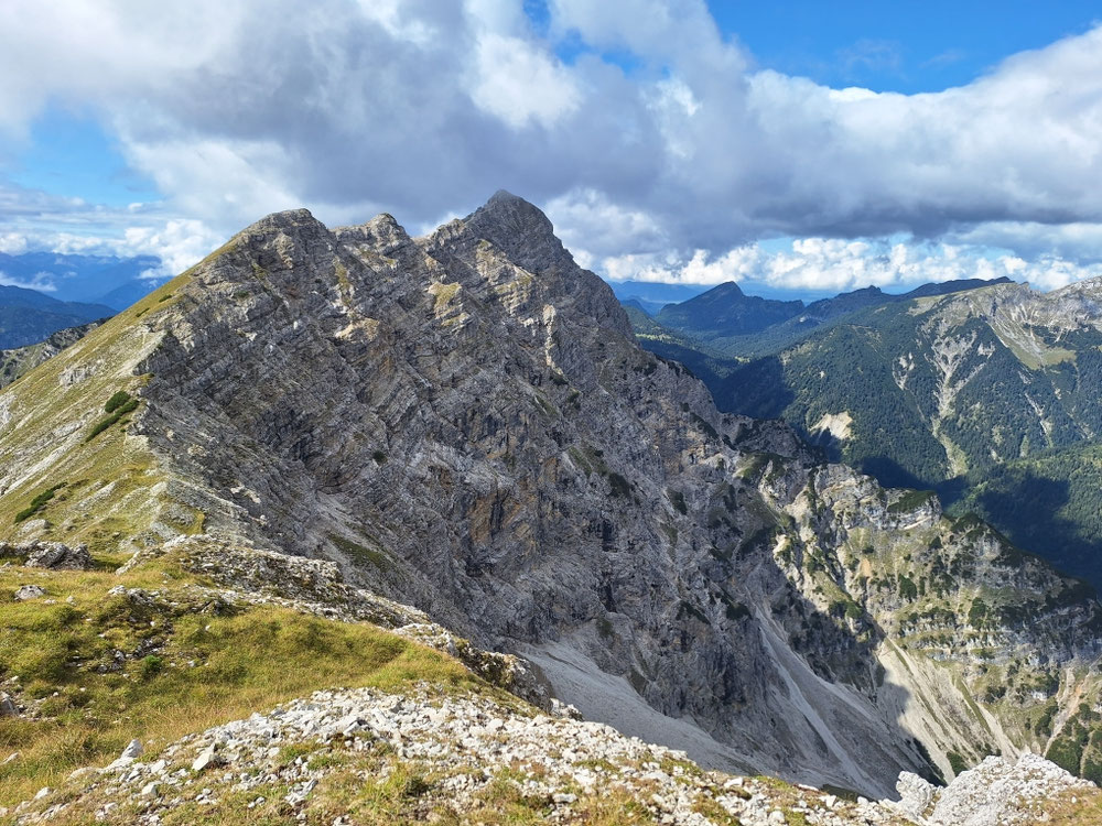Blick vom Ostgipfel zum Hauptgipfel