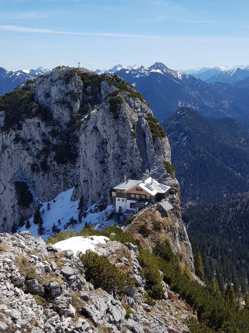 Blick vom Roßstein zur Tegerseer Hütte und Buchstein