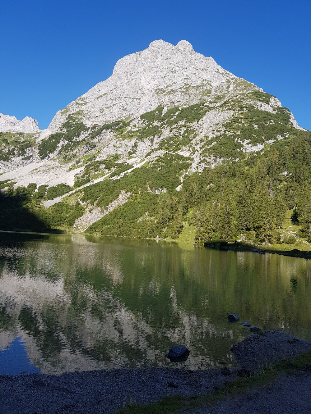 Ehrwalder Sonnenspitze mit Seebensee 