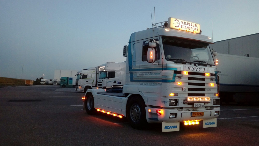 SCANIA 143M 420 VAN DE PLASSE