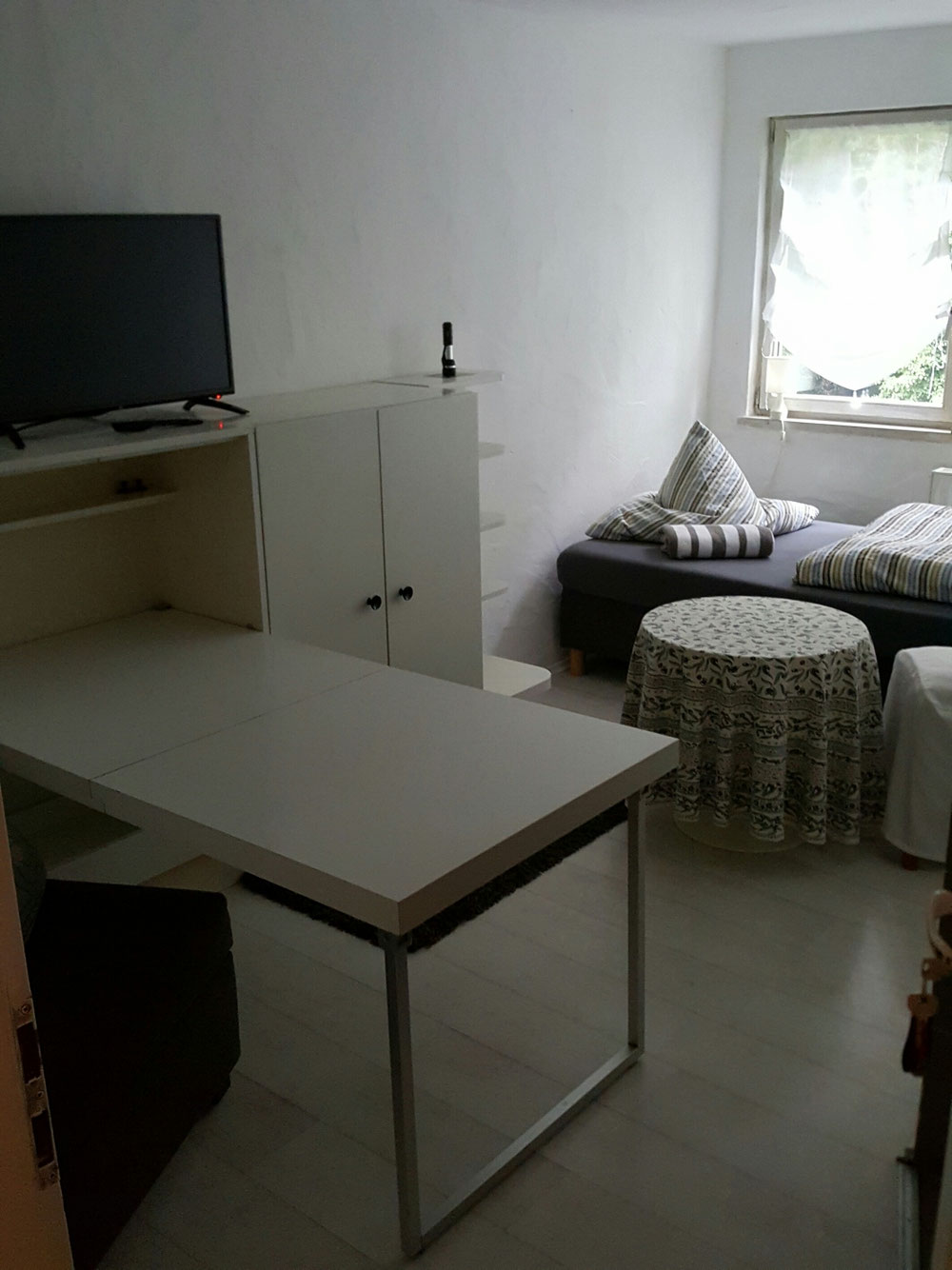 Studio Waldblick mit klappbarem Schreibtisch