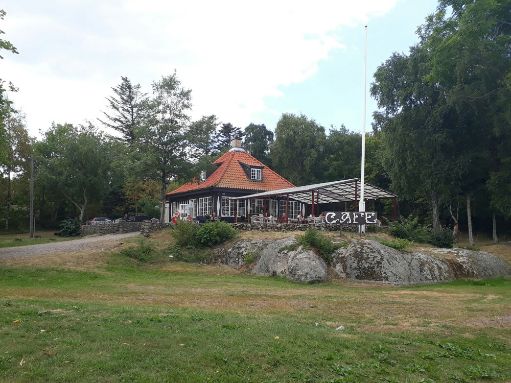 Lunch place with no good coffee, but excellent "varmrökt" salmon 