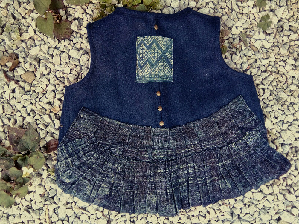 Back Pleats Vest (back)
