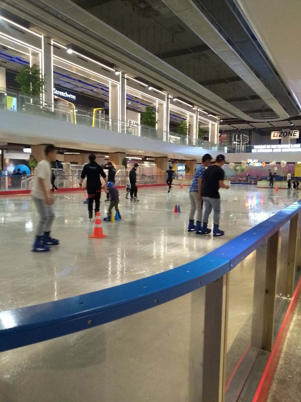 Eisfläche im Central World