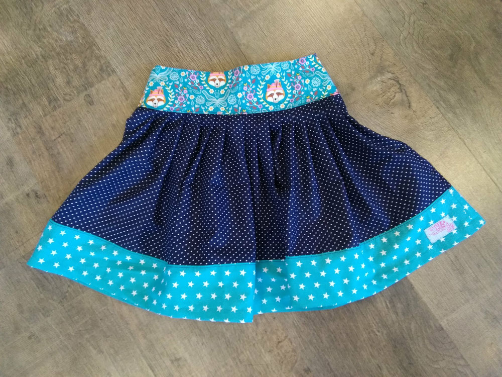 Kinderrock mit Passe in Größe 122/128