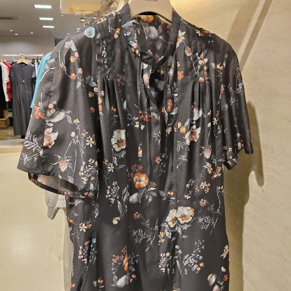 どのお花柄も素敵で、全色仕入れました
