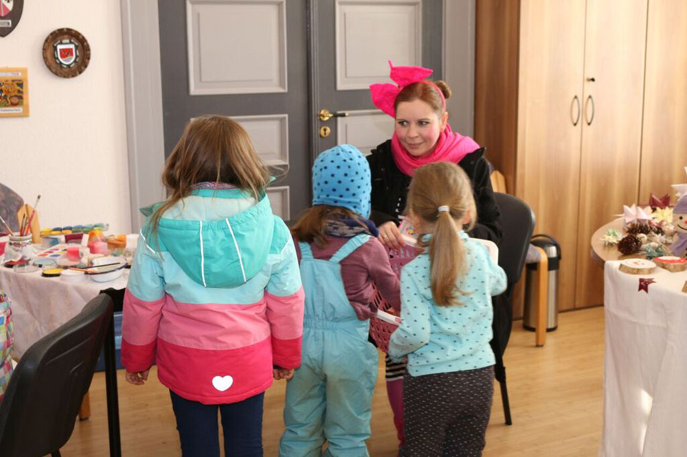"Knirpsi" zog durch Sternberg um Kinder zu beschenken.