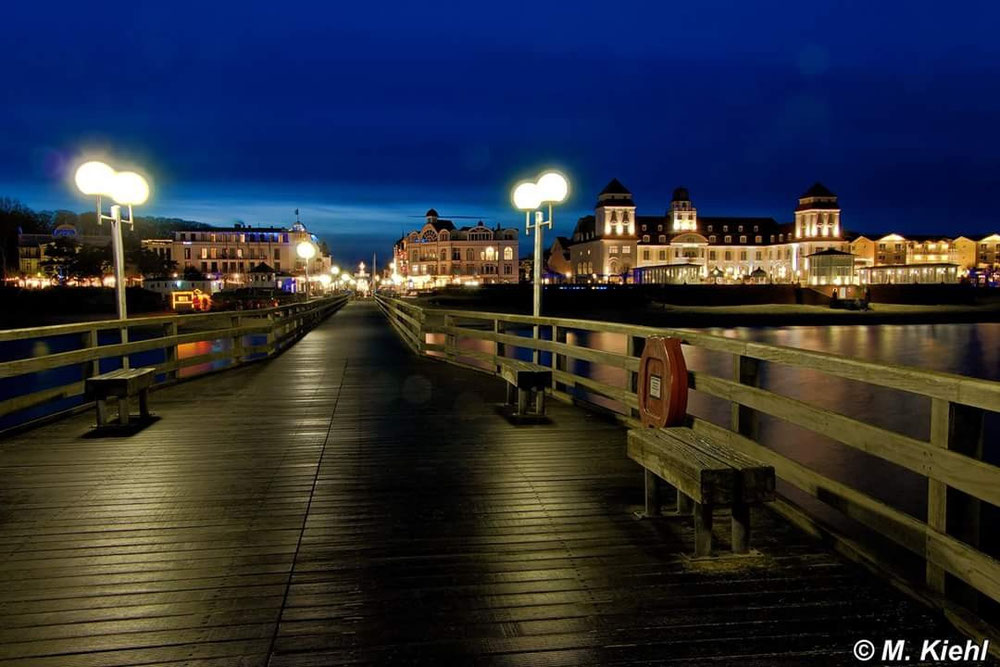 Binzer Skyline zur Blauen Stunde 