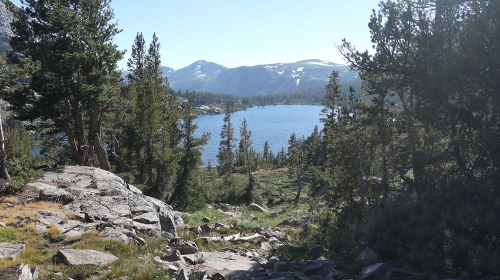 Auf dem Dorothy Lake Pass mit dem Dorothy Lake: Eingang zum Yosemite NP