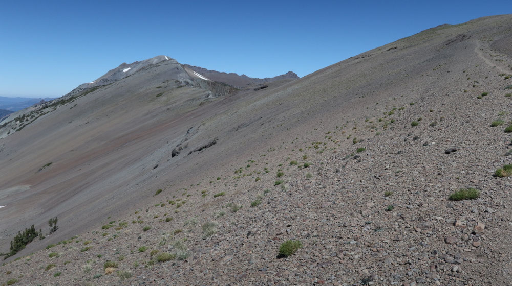 Entlang der Krete auf über 10'000 Fuss in vulkanischer Landschaft