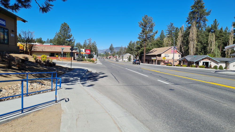 Letzter Blick auf die Hauptstrasse von Big Bear Lake bevor ich wieder auf den pct ging