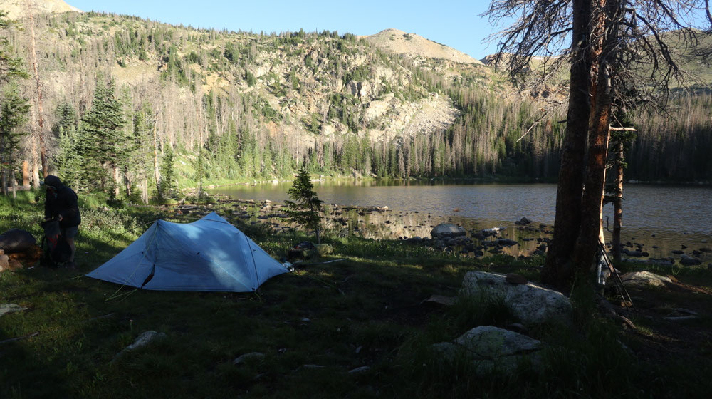 Zelten am idyllischen Bergsee...zusammen mit milliarden von Mücken 🤣