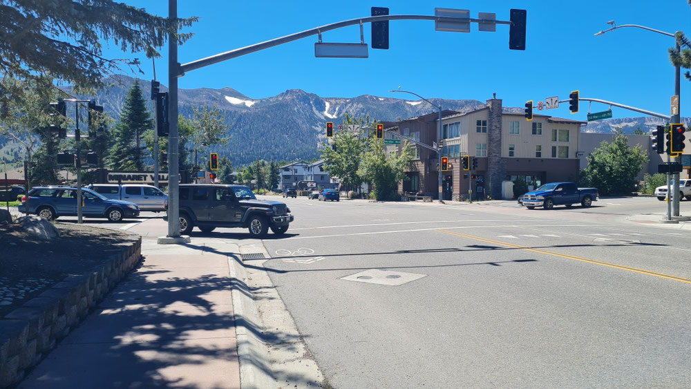 Die Hauptstrasse in Mammoth Lakes