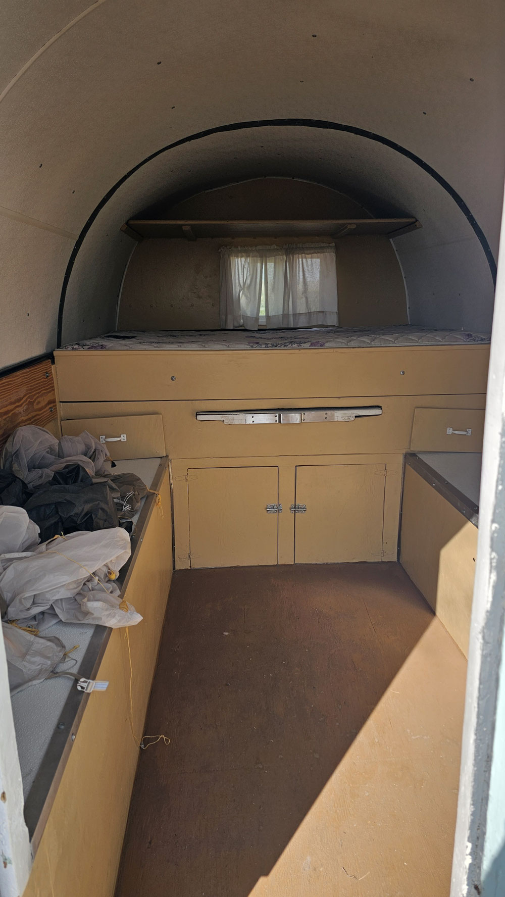 Mein Übernachtungsplatz im Planwagen.