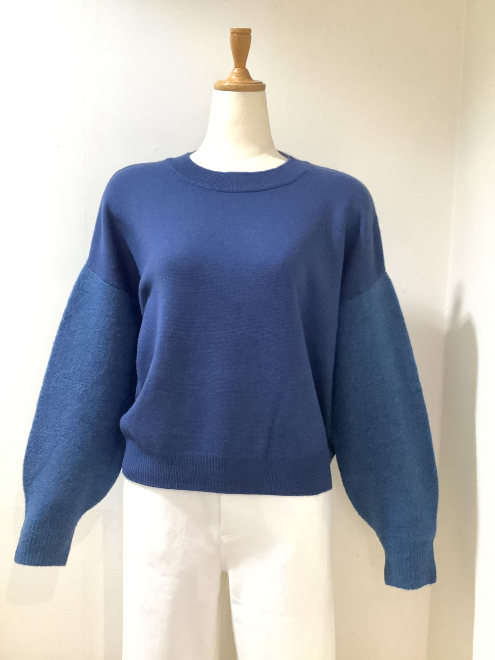 フラウエプラス（fraue＋）21−MA45 ブルー40 ¥15,400（税込）⇒SALE ¥12,320（税込）