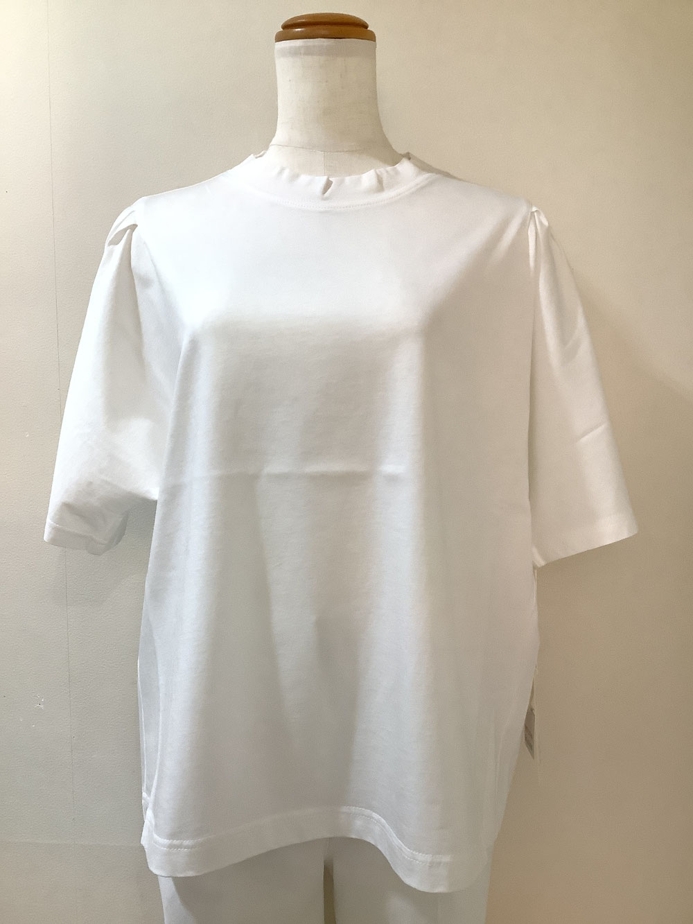 フラウエプラス（flaue＋）21−PS57E ホワイトTシャツ38 ¥14,300（税込）⇒SALE ¥11,440（税込）