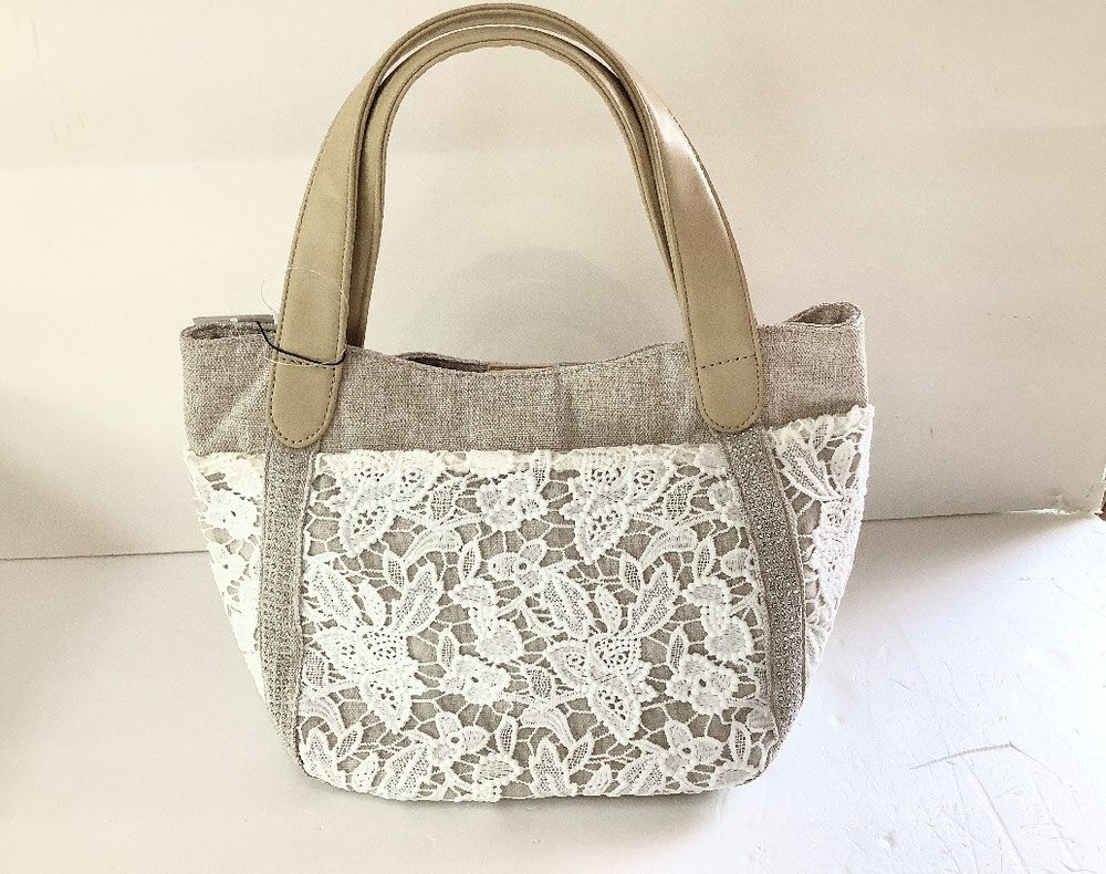 アサヒ（プリマフィオーレ）17−PS37 ベージュ/白刺繍二本手バック ¥7,590（税込）⇒　SALE  ¥6,072（税込）22×26×16（縦×横×マチ）