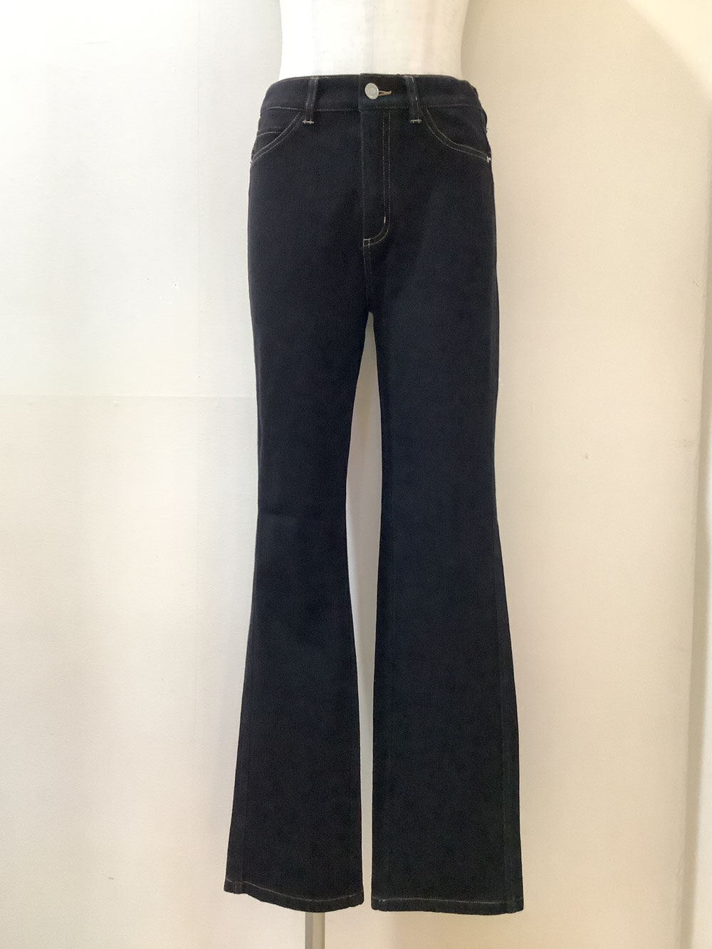 ルールド（Lourdes）71−MA2 黒デニムパンツ7号 ¥19,800（税込）