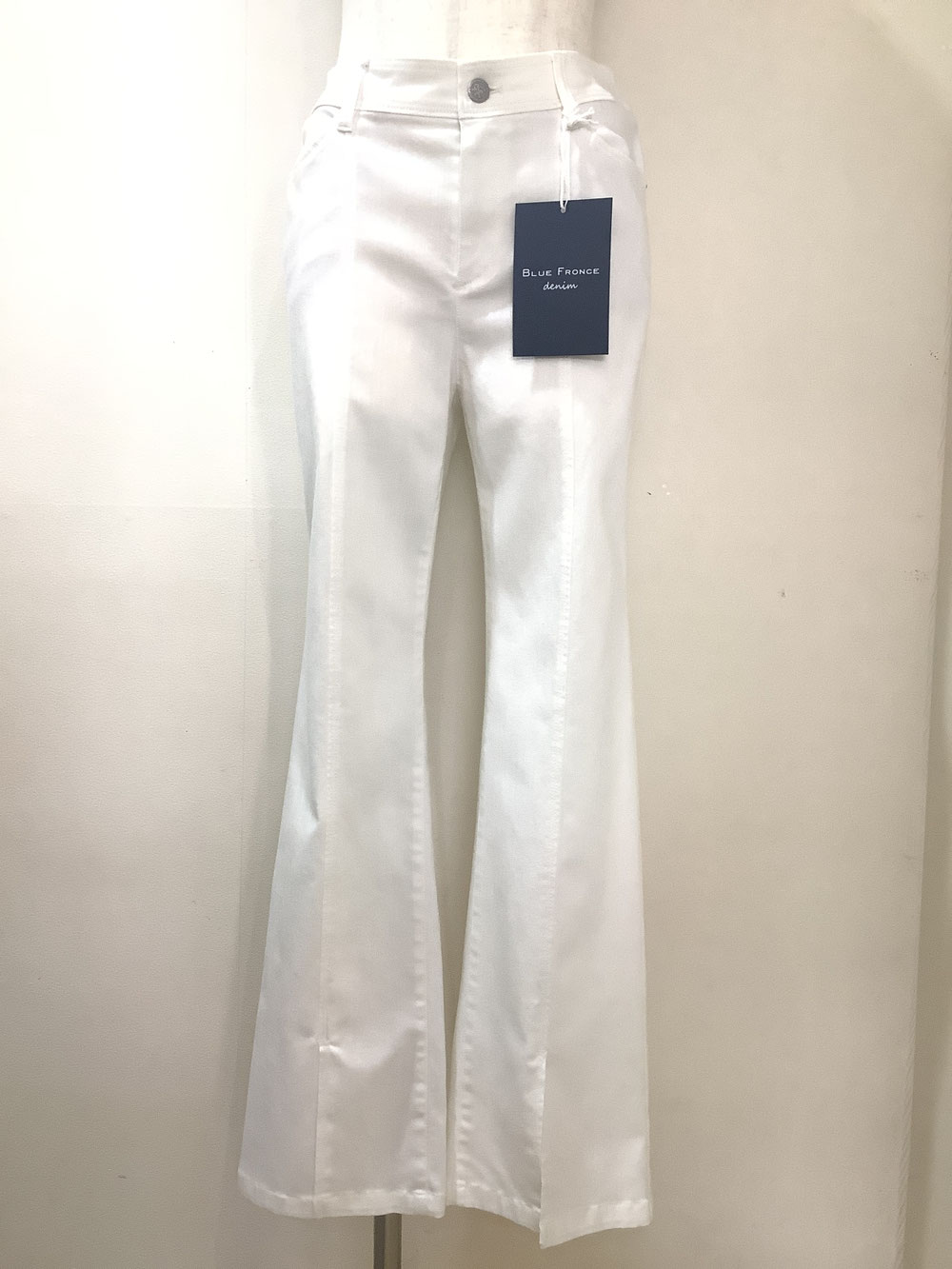 ローブ（ROBE)　3−PS8、  白デニムパンツ38サイズ ¥18,480（税込）
