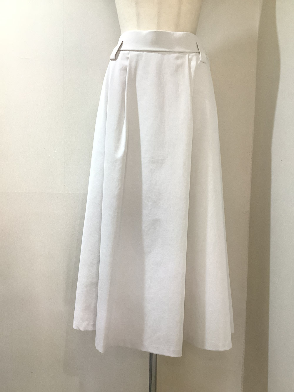 ピネタ（PINETA）52−PS20 オフホワイトスカート40 ¥21,780（税込）⇒　SALE ¥15,246（税込）