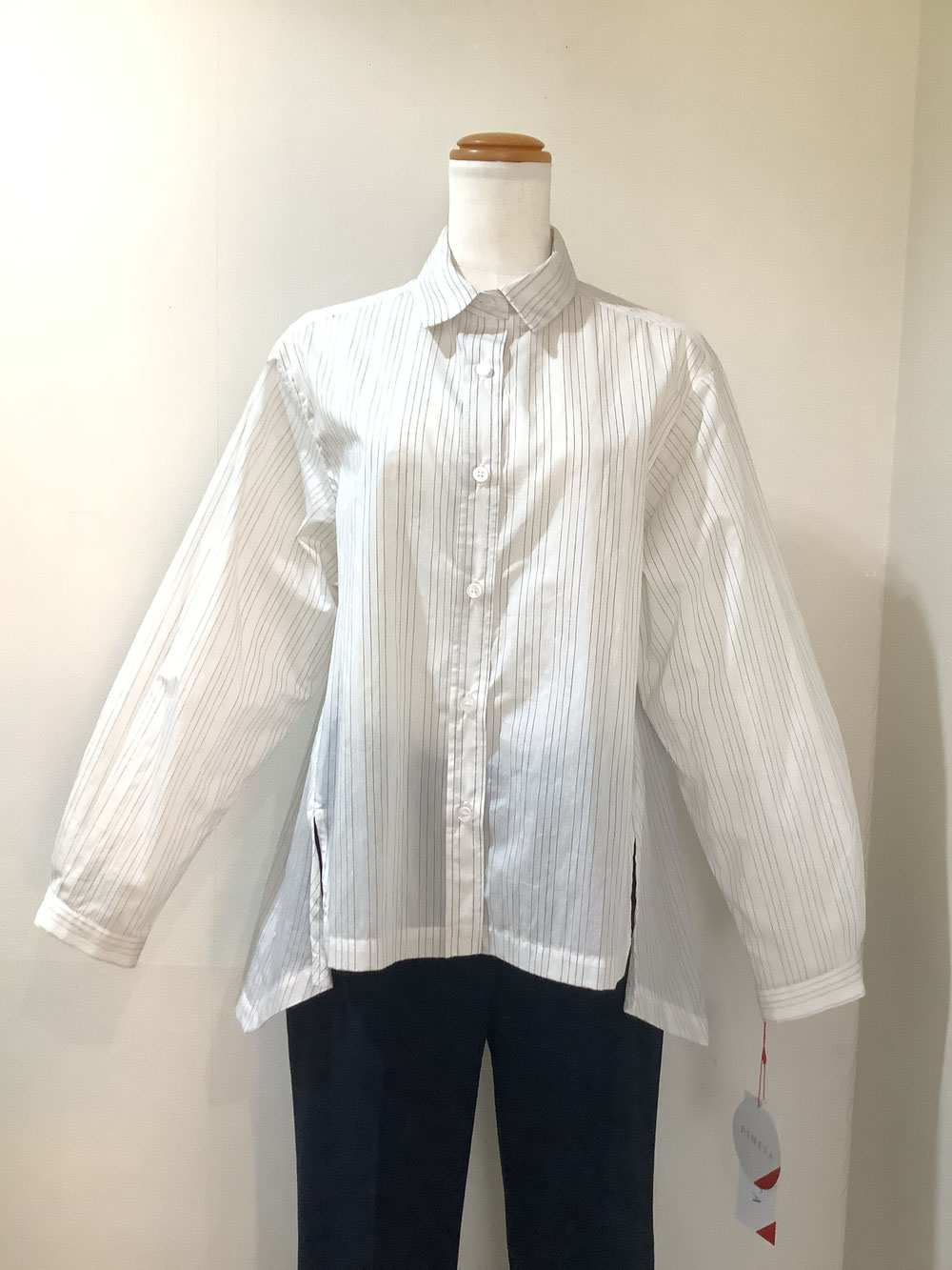 ピネタ（PINETA）52−PS10 白ボーダーブラウスM〜L  ¥29,700（税込）