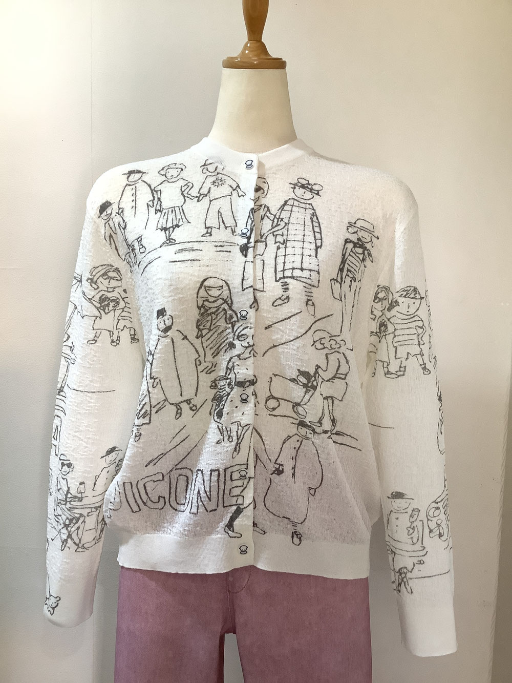 ピッコーネ（picone）4−PS9 白カーディガン40 ¥42,900（税込）    左上