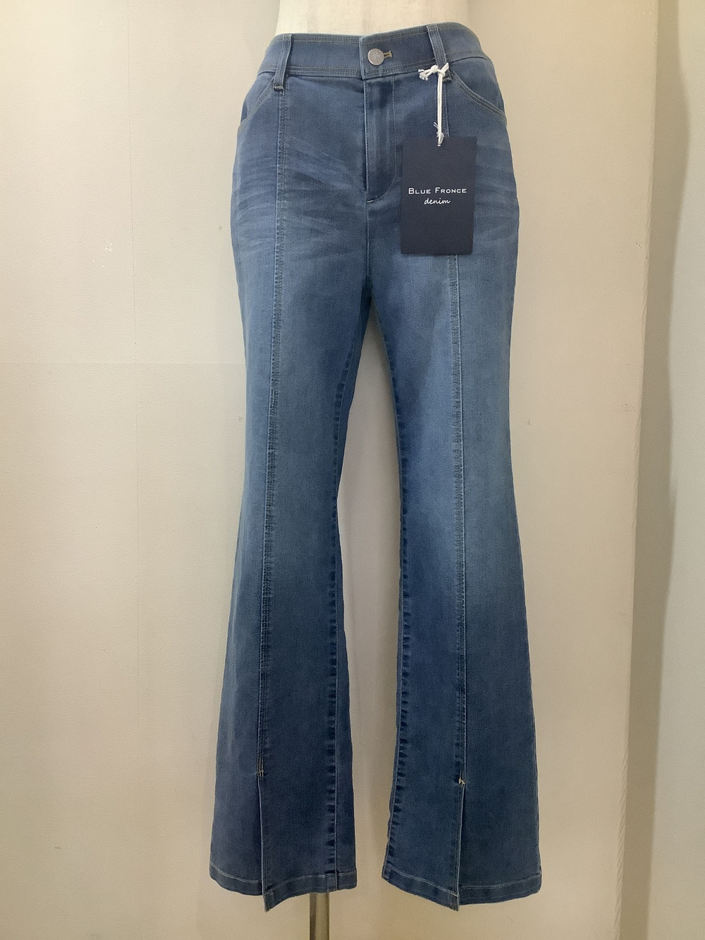 ローブ（ROBE) 3−PS9 ブルーデニムパンツ ¥18,480（税込）NEW Design