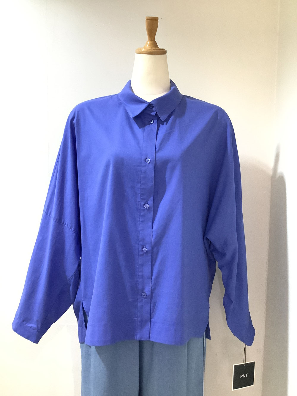 ピーエヌティ（PNT）52−PS6 ブルーブラウスM〜L ¥15,290（税込）⇒　SALE ¥10,703（税込）